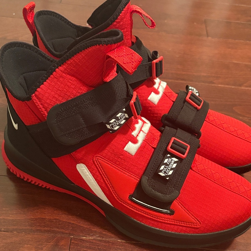 LeBron James Nike red me s shoes size 13 NEW!